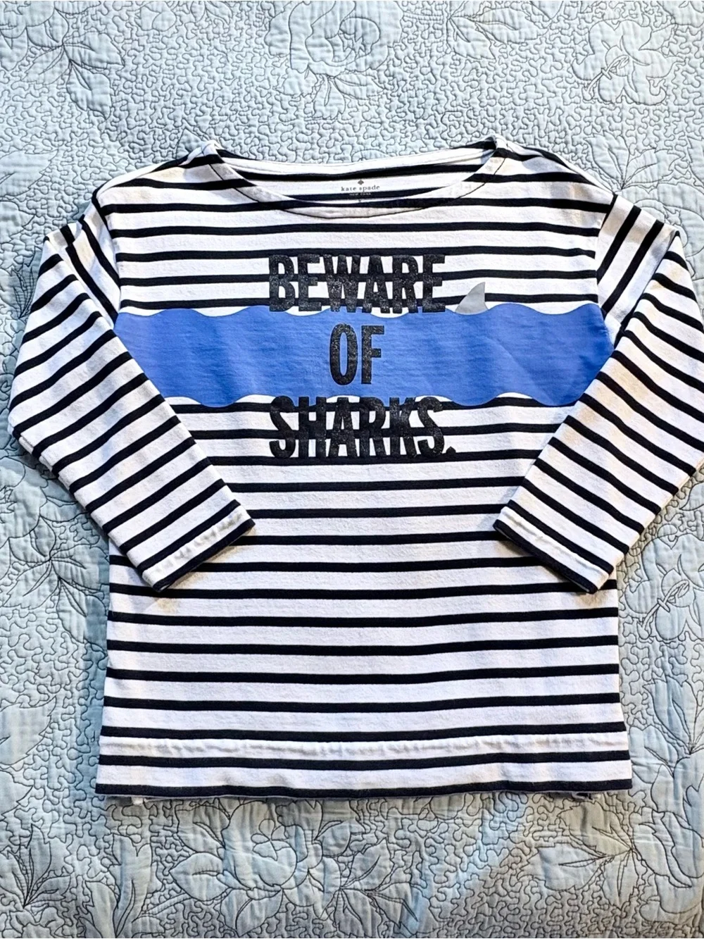 💥Kate Spade Beware of Sharks Breton Stripe Sparkle Graphic Cotton Top Sz S🧡